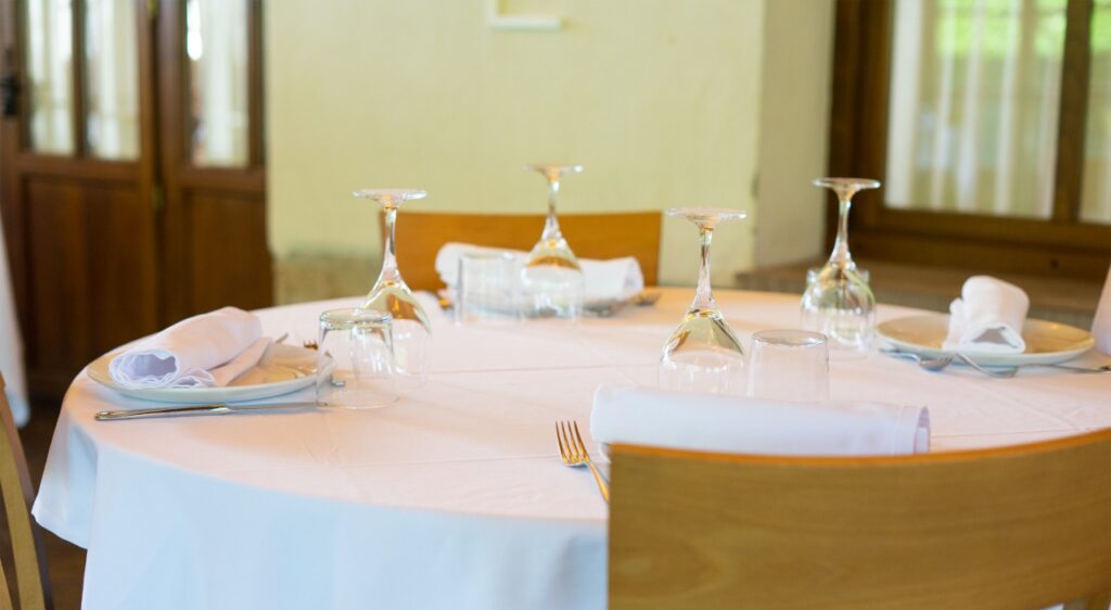 mesa del comedor del asador